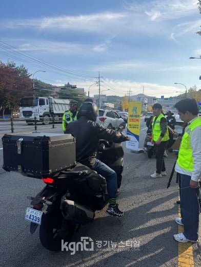 Ưʽ óα, ҹ ̷ڵ յ ܼ