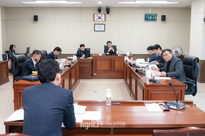 Ưʽȸ ðǼȸ, 繫 2