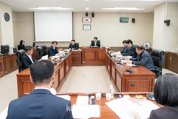 Ưʽȸ ðǼȸ, 繫 4