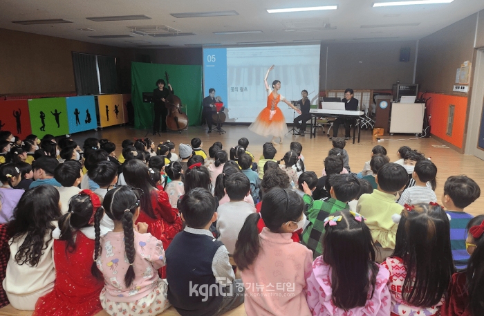 �����ǰ� �߷��� ũ���������� �׸��١� ó�μ���ġ��, ���� �߽� ����ȸ ����