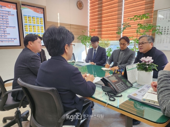 ���� ���ν��ǿ�,  �����￪ ������ ��Ʋ���� ������ ��ġ�� ����ȸ ����