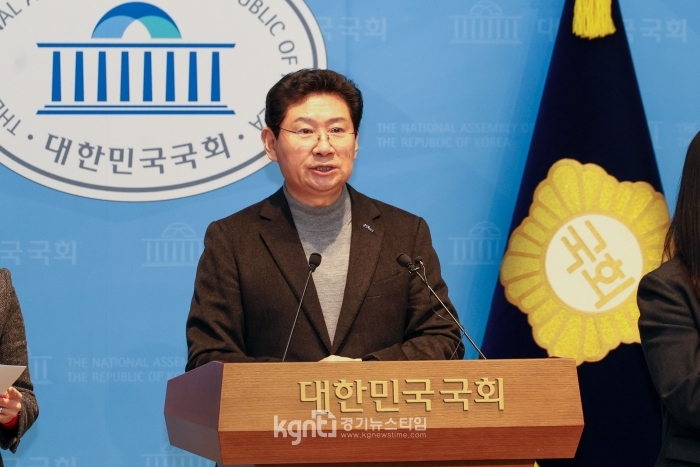 �̻��� ����Ư�ʽ��� ���Ѹ����� 26�� �λ� ���ȸ���� ���� �ݵ�ü ������ܿ� ���� �������� �ú� ������ �ʵ��� ��ġ ���� �޶�