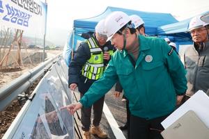 �̻��� ����Ư�ʽ���, ���ιݵ�üŬ������ �ֿ� ���ᵵ�� 4�� ���� ���� ��������